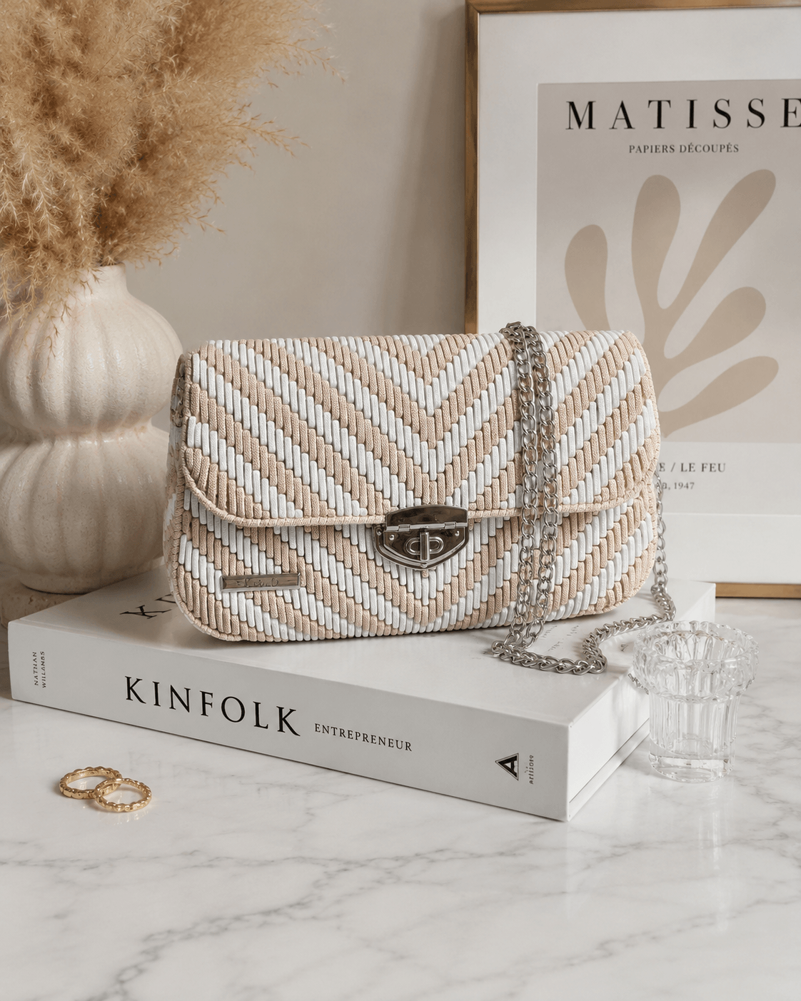 Torebka handmade Maja – beżowo-biała torebka na łańcuszku - obrazek 2